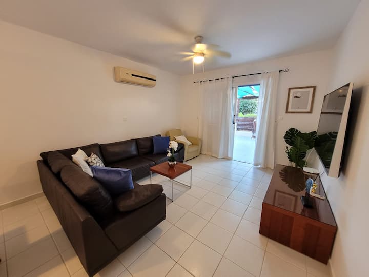 Large 2-bedroom Townhouse With Patio, 200mbps Wifi - Kato Paphos