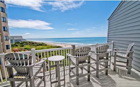 TOP FLOOR OCEANFRONT CONDO, Like new amazing views