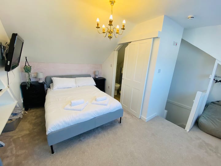 Then bedroom, Double bed