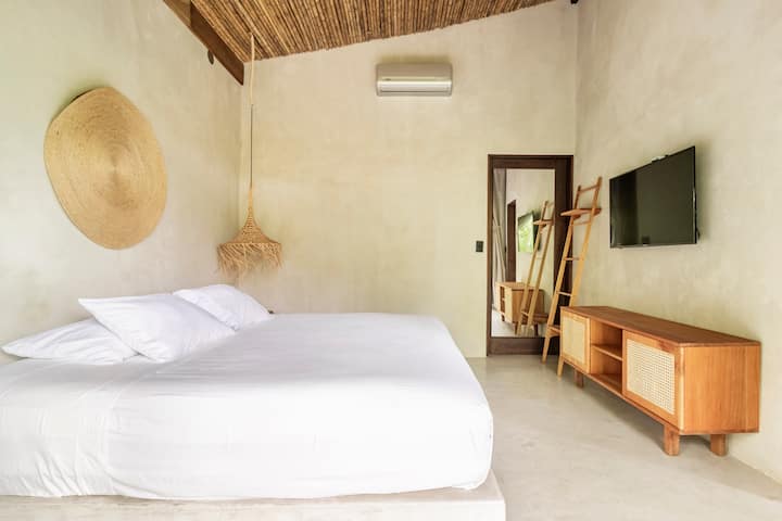 Dhomë në katin e parë