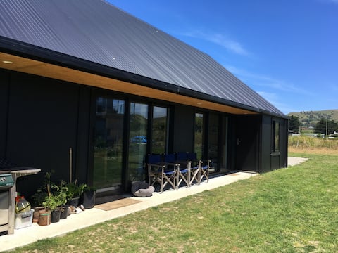 The Black Barn - Karitane