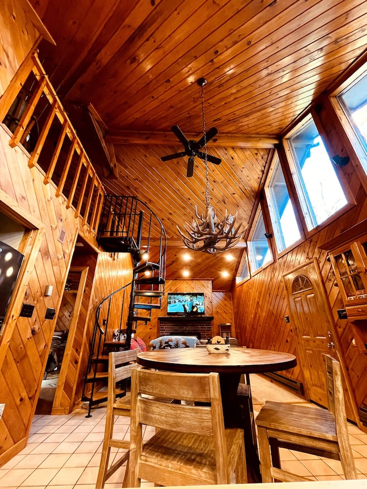 Cozy Pocono Cabin on an Acre Cabins for Rent in Albrightsville