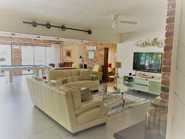 Classic 4 Bedroom 4 Bath Beach Style Home gallery image 4