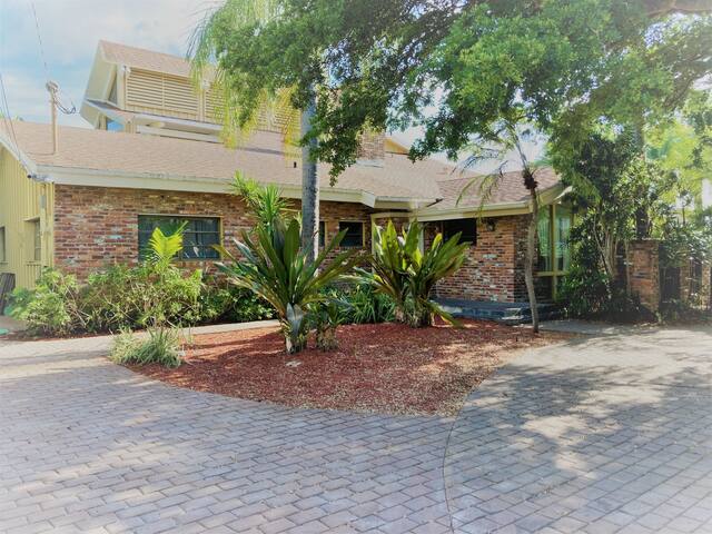 Classic 4 Bedroom 4 Bath Beach Style Home gallery image 2