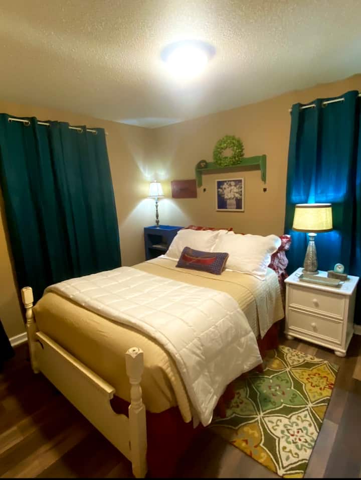 Спалня за гости с двойно легло.