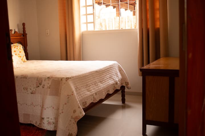 Suita 02 - 1 krevat dopio dhe mobilie për mbështetjen e bagazheve