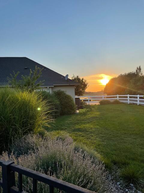 Estate on Wine Route w/Pool on 5 acres