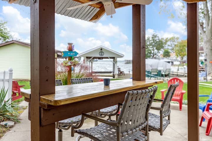 Lakefront Home, Boathouse & Boat Rental Sleeps 16
