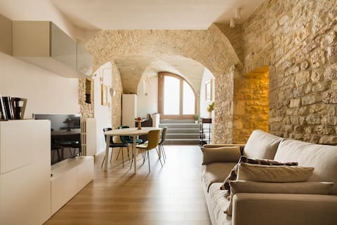 Popular Airbnb listing: Assisi AD | Sorella Luna Boutique Home in Assisi in Umbria