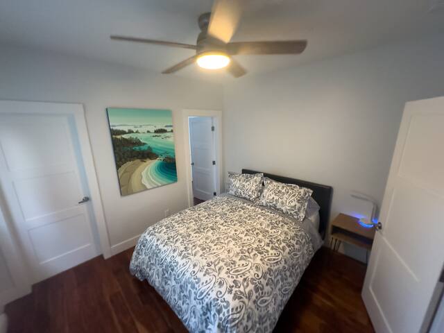 Freshly Renovated Main Floor Suite with Park Views gallery image 5