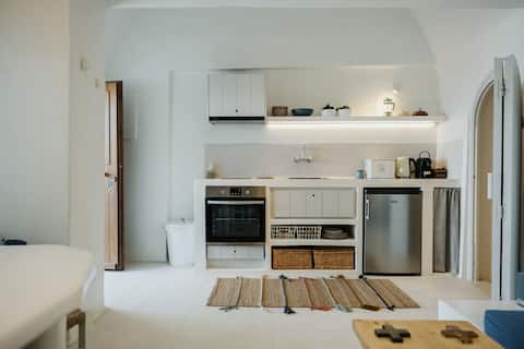 Kalyva - 2 Bedroom Cycladic House in Oia Santorini