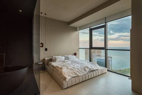 Sea&Sky Black Bath Apartment @sea.sky.apartments
