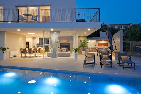 Design Villa Clavis-Brand new villa with a view