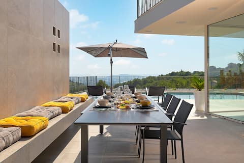 Top performing Airbnb: Design Villa Clavis-Brand new villa with a view in Žrnovnica