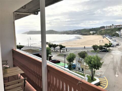 Top Airbnb: Large apartment Beachfront en Comillas
