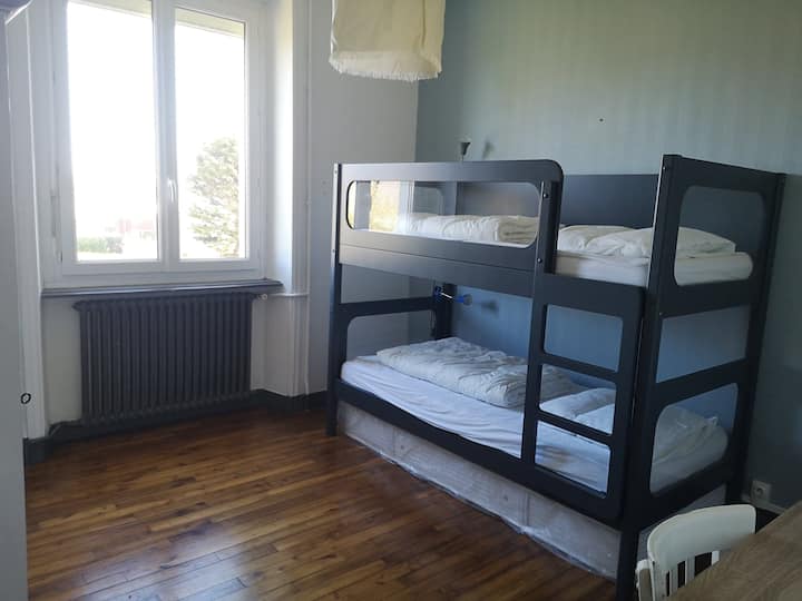 Segundo dormitorio con 2 camas individuales (literas) en el primer piso