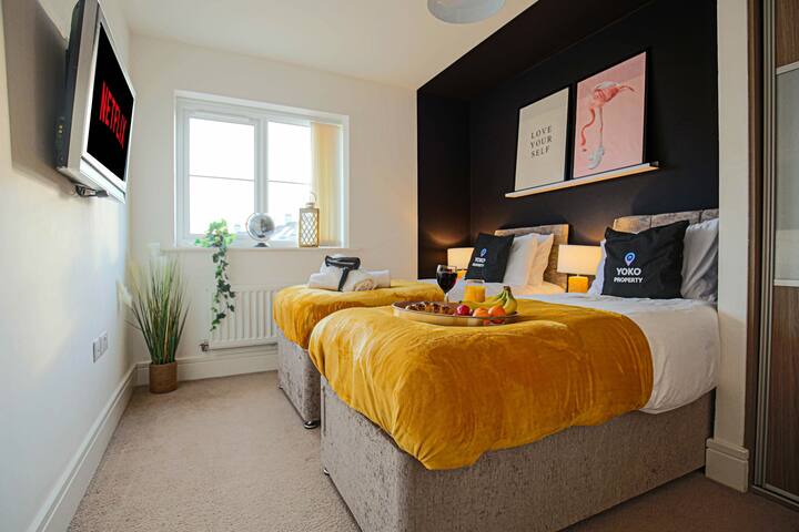 Hoofdslaapkamer met twee eenpersoonsbedden die kunnen worden aangesloten als 1 kingsize bed of 2 eenpersoonsbedden