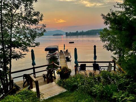 Beautiful large country home on the lake!