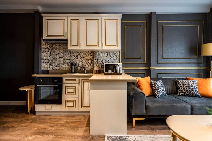 Central Location Up to 7 People Breakfast Included gallery image 2