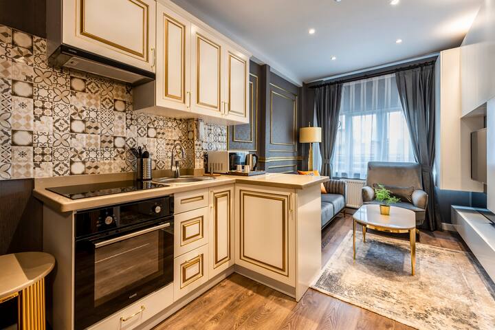 Central Location Up to 7 People Breakfast Included gallery image 3