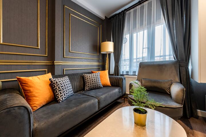 Central Location Up to 7 People Breakfast Included gallery image 4