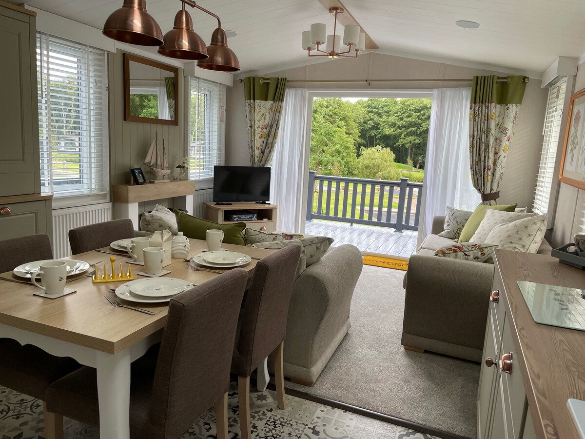 Luxurious New Forest Holiday Lodge Houses For Rent In Landford 