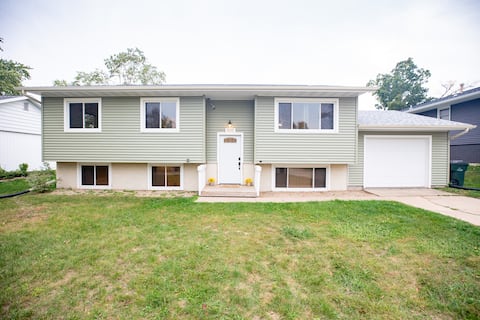 Modern & Homely 4 Bdr NE House by the Golf Course