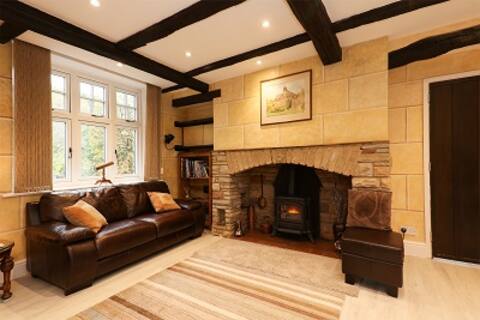 Successful Airbnb property: Spacious 4 bedroom Station Masters house in Derbyshire Dales