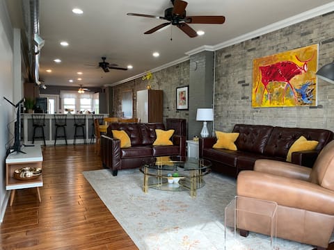 Uptown Art Loft near Indiana Dunes National Park