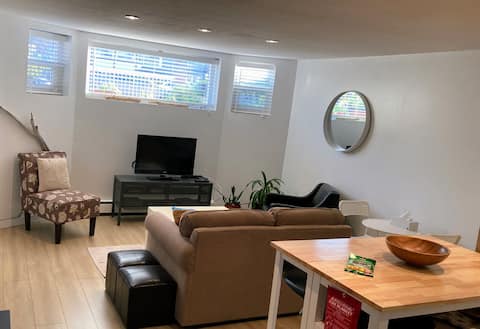 Popular Airbnb listing: Spacious 2 bdrm suite in a quiet residential area. in Sunset