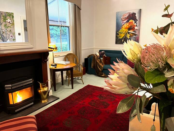 Tenterfield Beautifully Restored 1886 Home - Tenterfield