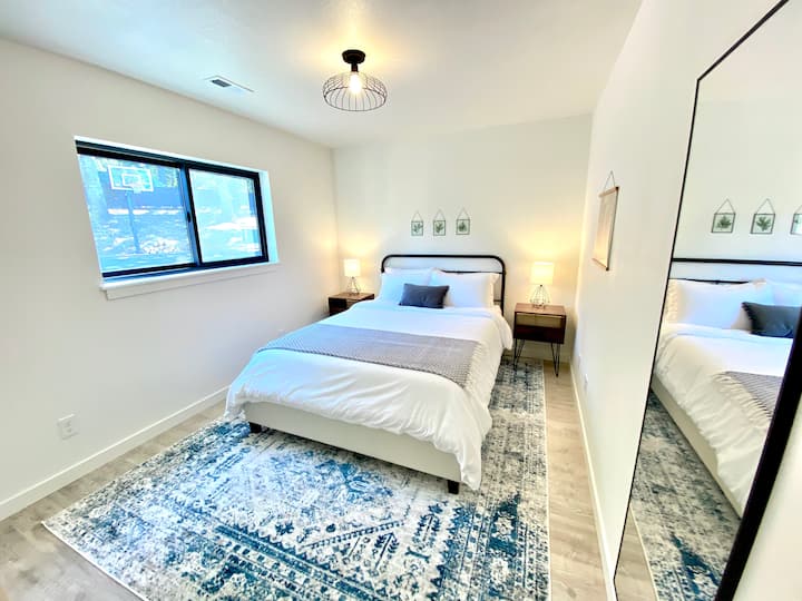 Hoofdslaapkamer met heerlijk queensize bed