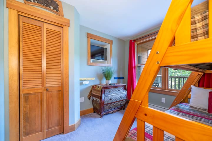 Bedroom 3 has a 4th flat screen TV (built-in over chest).