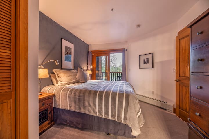 Master Bedroom 1--King bed, private bath, private deck, 2nd flat screen TV.