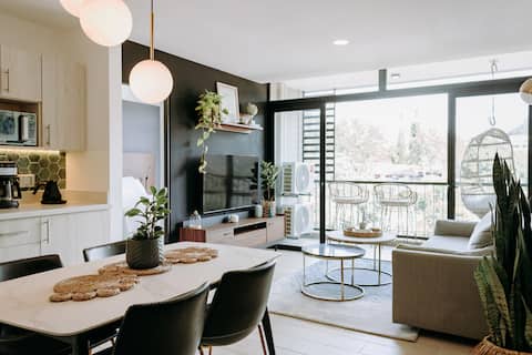 Lovely 2-bedroom apartment with views
