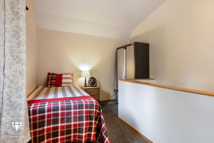 Upstairs nook with Twin Bed
