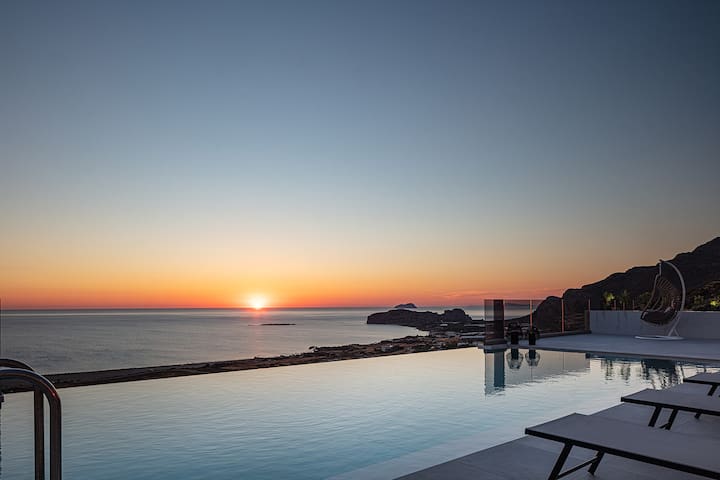 Sunset Lovers Villa, 3 BD, 3 BA, sea view pool