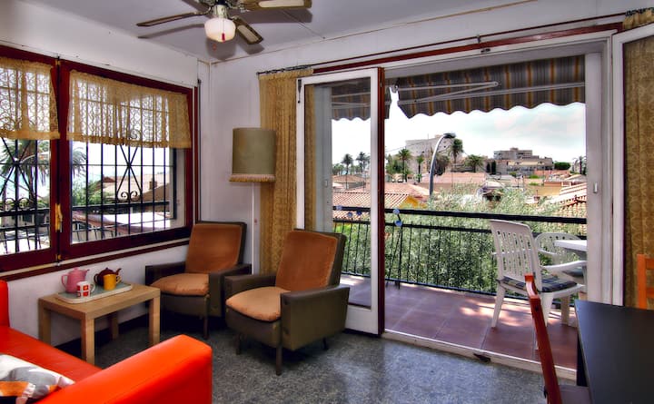 Two Bedroom Beach Apartment With Views At Cunit - Cunit