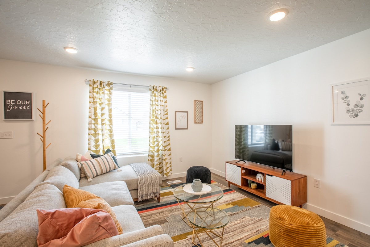Top performing Airbnb: Townhome w/ Garage By Hill AFB, Lagoon, #1 rated in Ogden / Clearfield