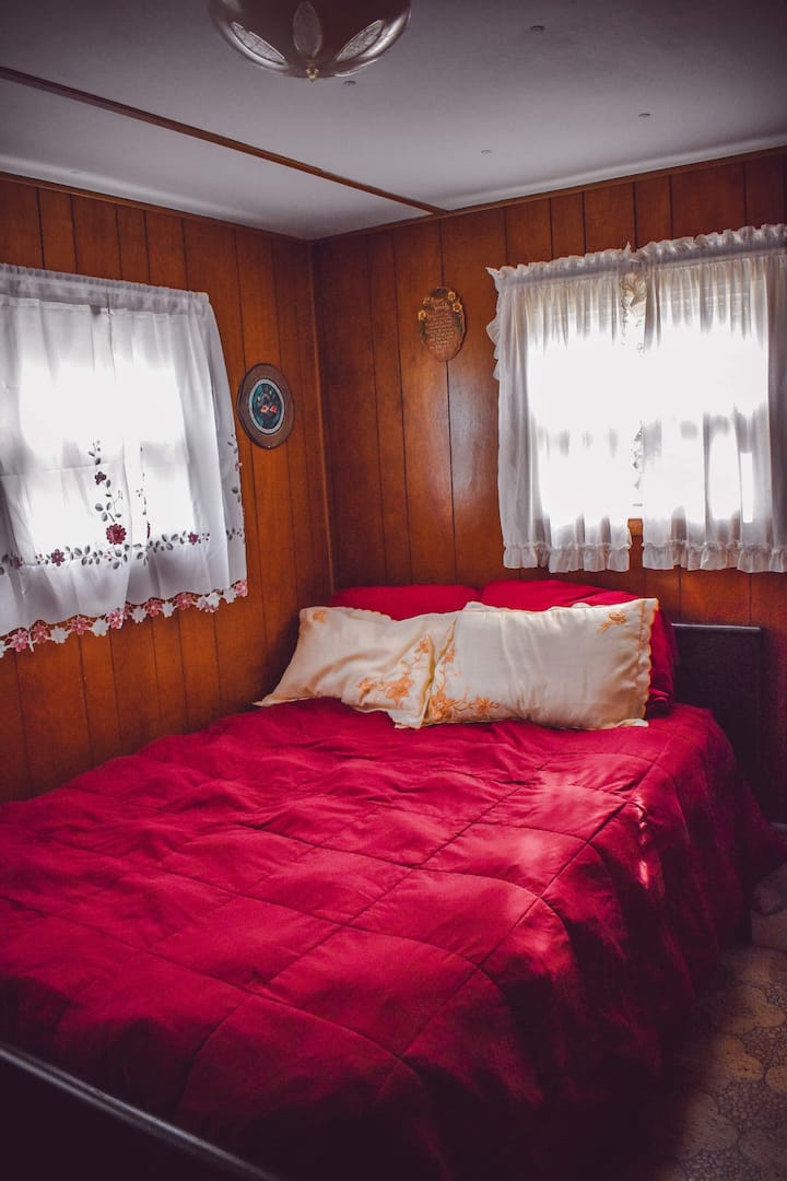 南卧室：全尺寸床、Sealy姿势床垫套装、床垫、防护用品、拉链床垫套和
防护拉链枕套。