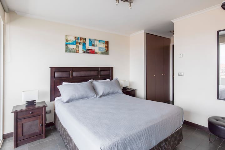 Krevat me 2 ndenjëse, me përmasa 200 cm x 150 cm