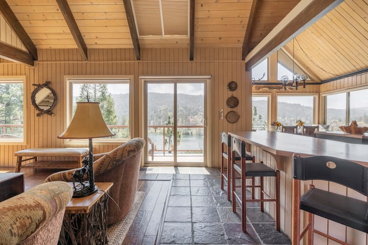Magical Lake House With Spectacular Views - Crestline, CA
