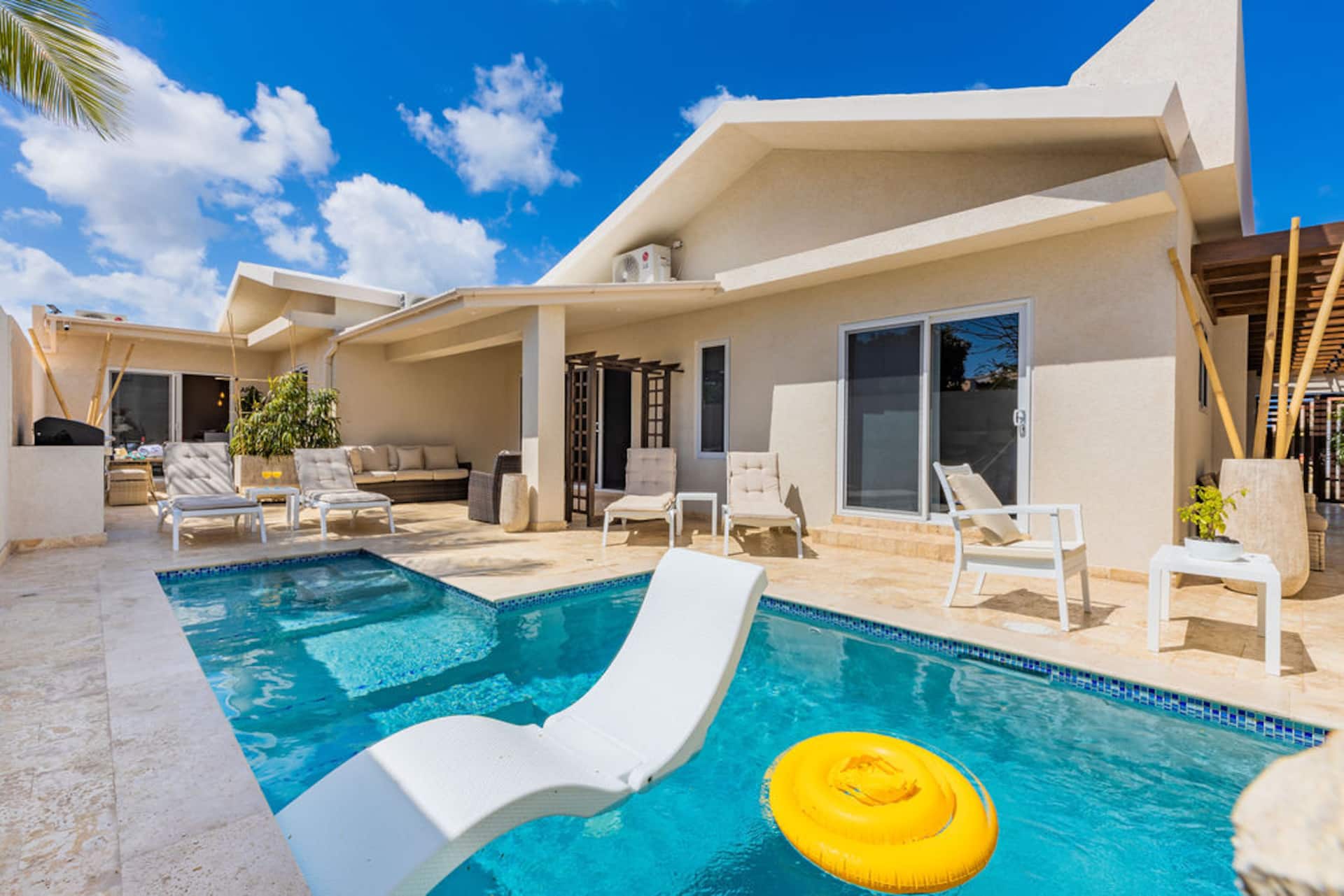 Luxurious Apt#3 Outdoor living Roon Palm Beach
