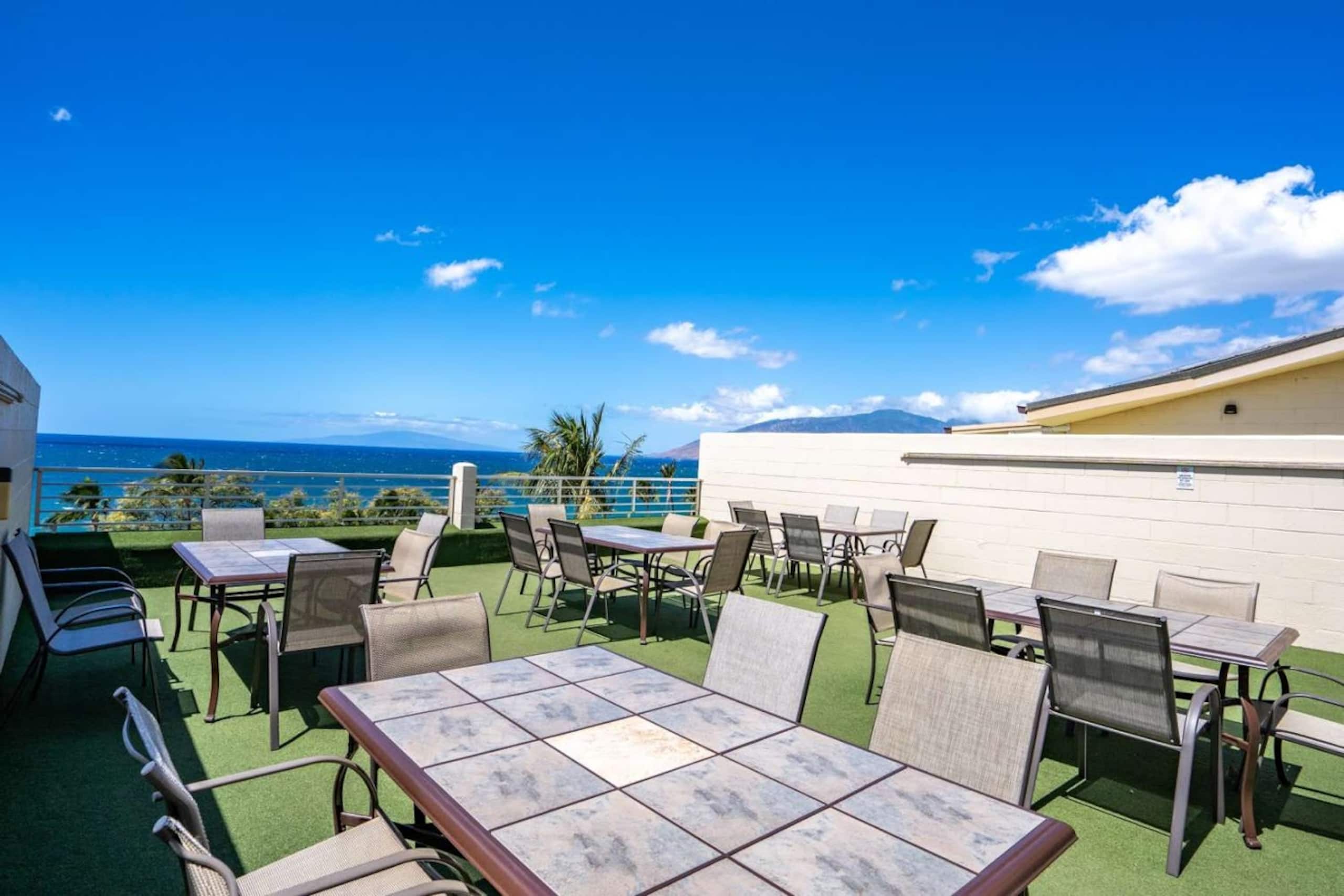 Condo in Kihei · ★4.97 · 1 bedroom · 2 beds · 1 bath - Image 25