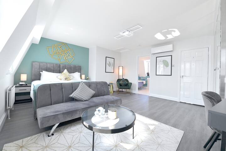 Large 200 SqM Townhouse- Near Imperial War Museum gallery image 5