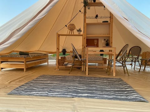 Magnificent tipi with pool and animals