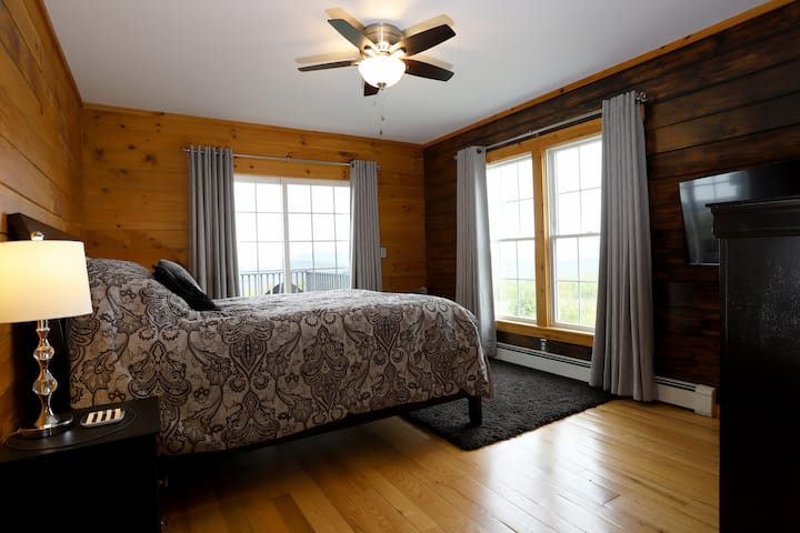 Master bedroom #1  / pangunahing palapag