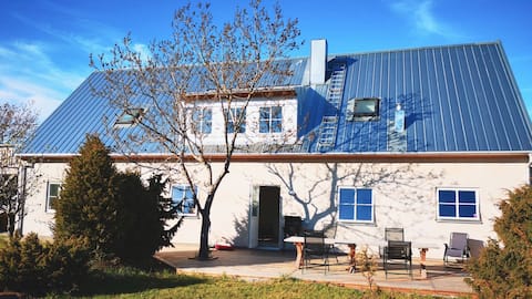 Villa apartment, 5 rooms, with private garden