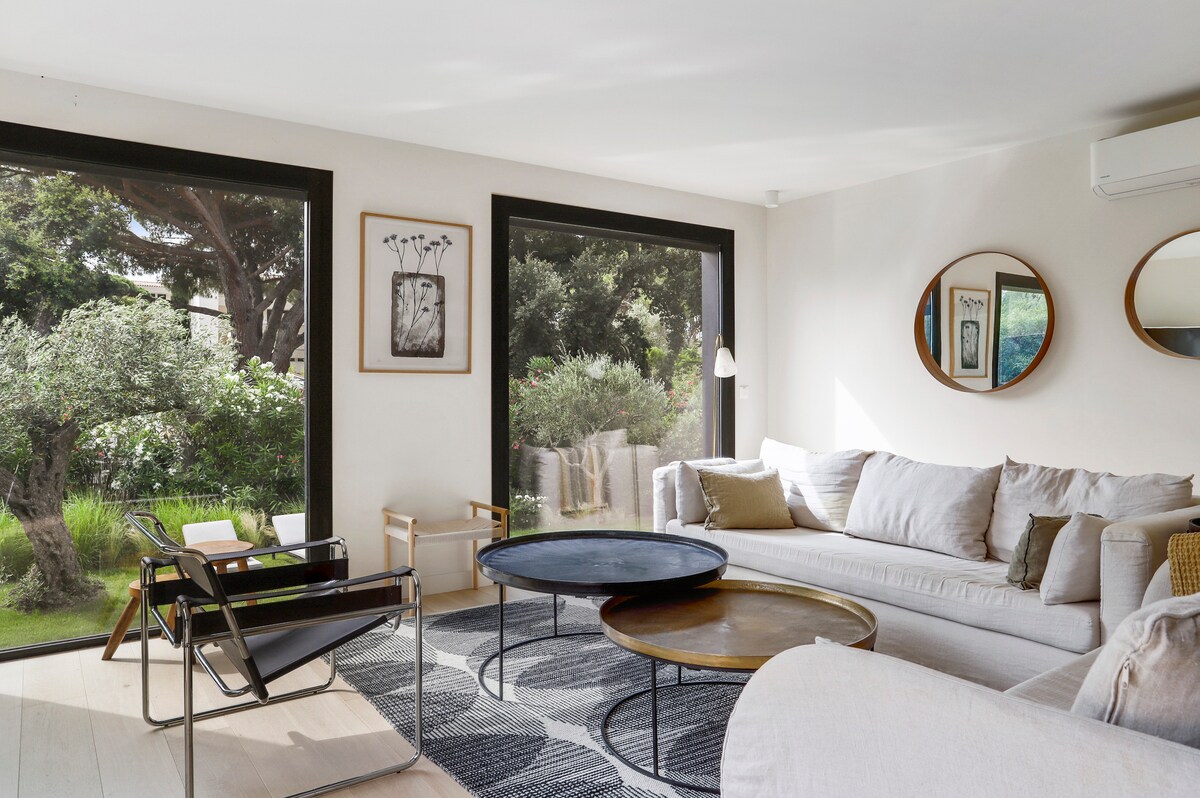 Top performing Airbnb: Heated pool, 7-min walk to beach, St-Tropez area in Cavalaire Sur Mer