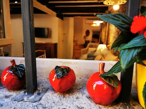 Top performing Airbnb: Apples on the Studio Bale window in Gajana